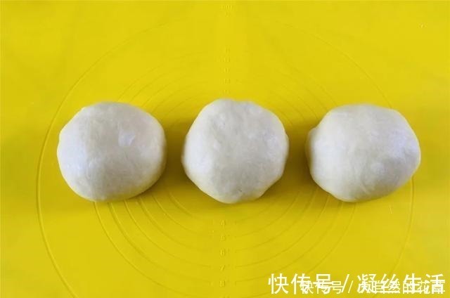 简单而朴素的做法，味道却不普通，最适合新手的烘焙入门面包