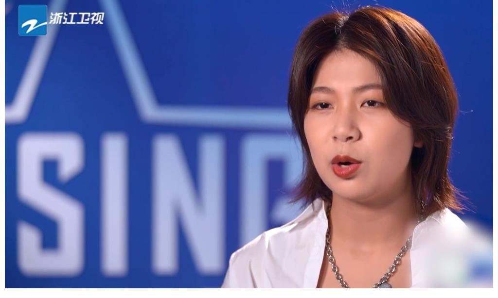 尹毓恪|《好聲音2021》第一場(chǎng)PK，快樂(lè)男聲季軍被淘汰，那英的選擇很明智