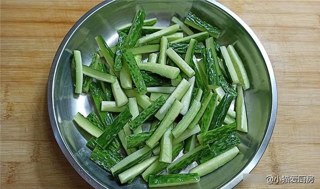 做法|教你炝拌黄瓜条的家常做法，制作简单，清脆爽口味道香辣好吃