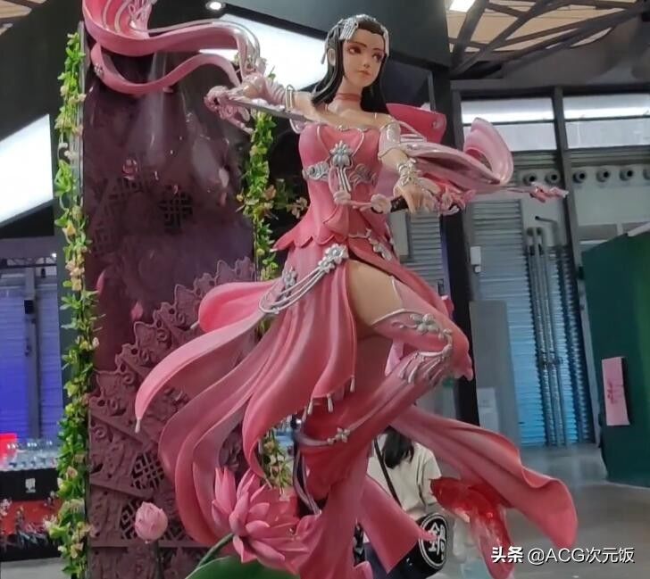 旗袍|2021WF展出多个等身手办，洛天依国风旗袍，剑网三的是神仙姐姐？