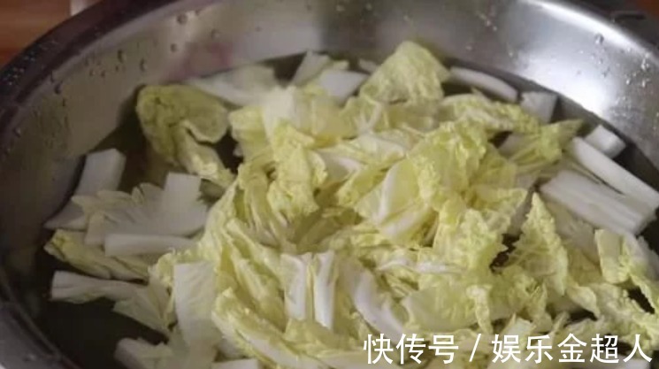 油豆腐|夏天多吃大白菜,教你独特做法,好吃解馋,上桌连汤汁都不剩