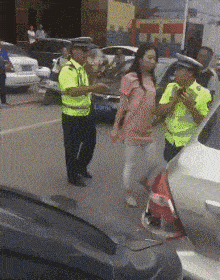 |搞笑GIF段子:狗子:这么多大风大浪都过来了,没想到最后还是翻船了