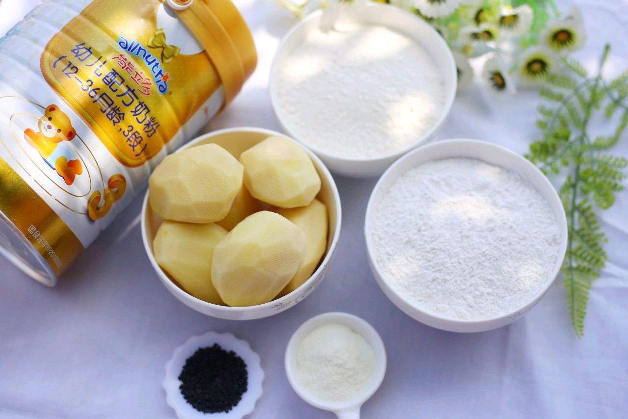 土豆别总炖了,做成奶香土豆饼,松软香甜,孩子很喜欢吃