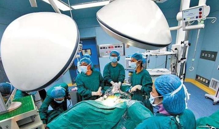 忍忍|一进产房就冷得直哆嗦，产房为何堪比冰库？医生：为了健康忍忍吧