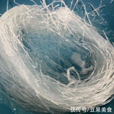 那一碗令人神往的蒜蓉锡纸烤花甲