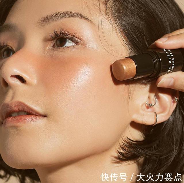 terry|打造仙气必收的造光神器!高光用的好,不做医美也能拥有水光肌