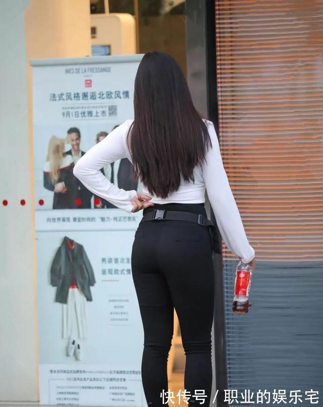 针织衫|小姐姐身材比例很完美,V领背心搭配黑色喇叭裤,腿长的令人羡慕
