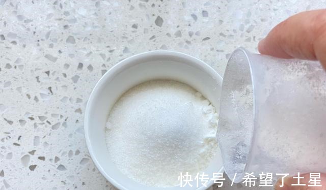 想吃杯子蛋糕不用买,在家轻松做出水光肌小蛋糕,不皱不裂又饱满!