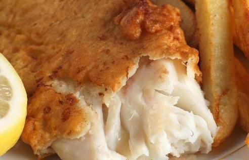 炸鱼时，裹面粉还是裹淀粉？都不对，教你正确方法，外酥里嫩