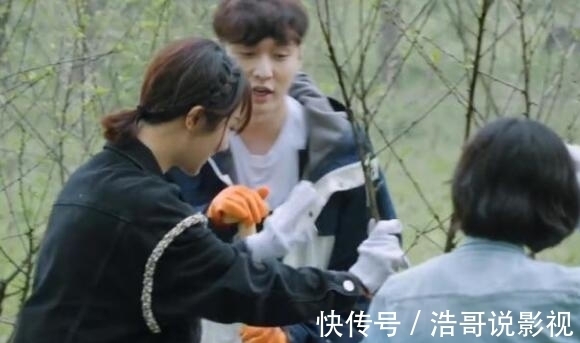 李雪琴|(zhì)黃磊看穿張藝興想幫楊紫還債,搞事跟李雪琴相親,張藝興嚇沒人影