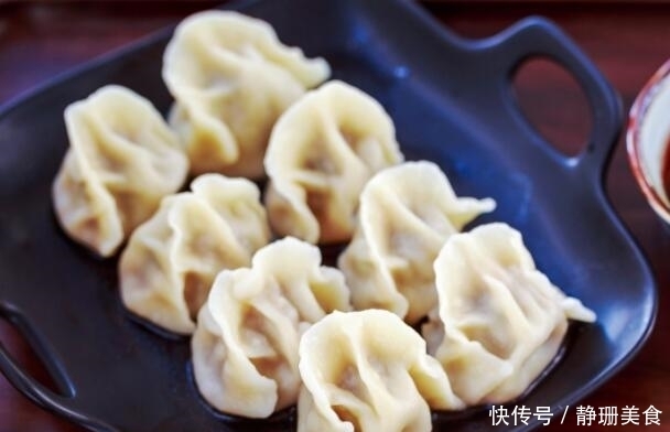 萝卜做饺子馅时,到底要不要焯水?很多人都不清楚,吃完告诉家人