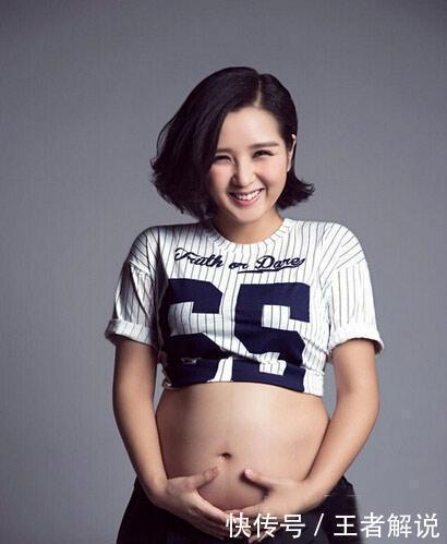 年轻孕妈高兴晒“孕妇照”,却引来家庭大战,准爸:脸都丢完了