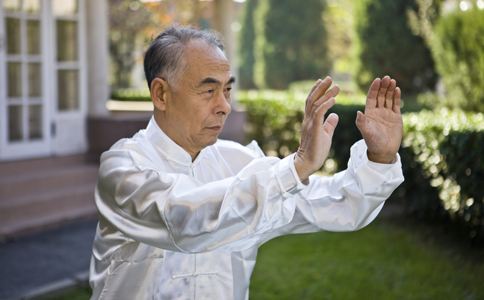 法则|长寿80岁没有老年斑,血压、血糖很正常,他有4条养生法则