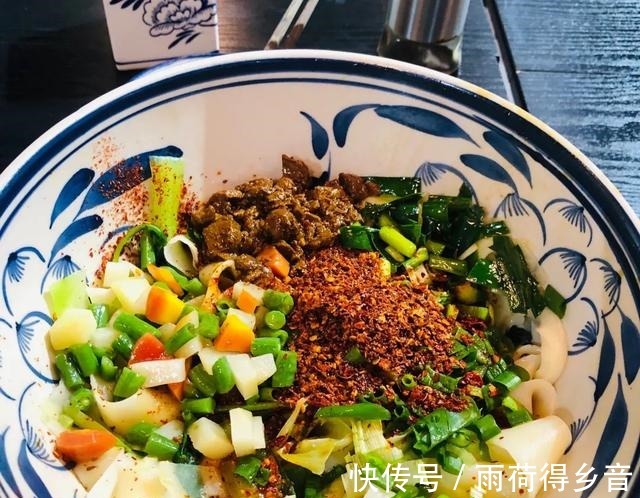 油泼面|最受欢迎面食之《陕西油泼面》！