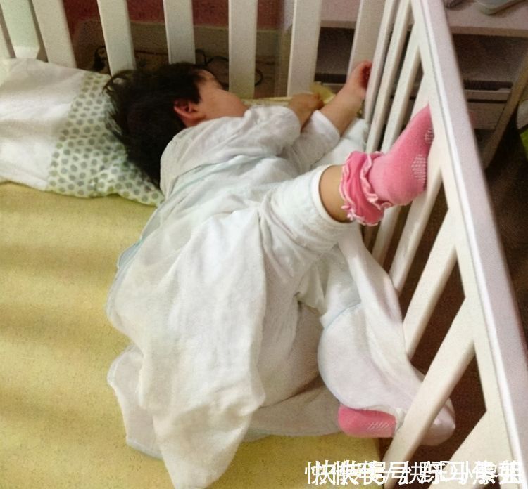 智商|你家娃智商被睡姿暴露了!睡时若有这4种表现,高智商没跑了