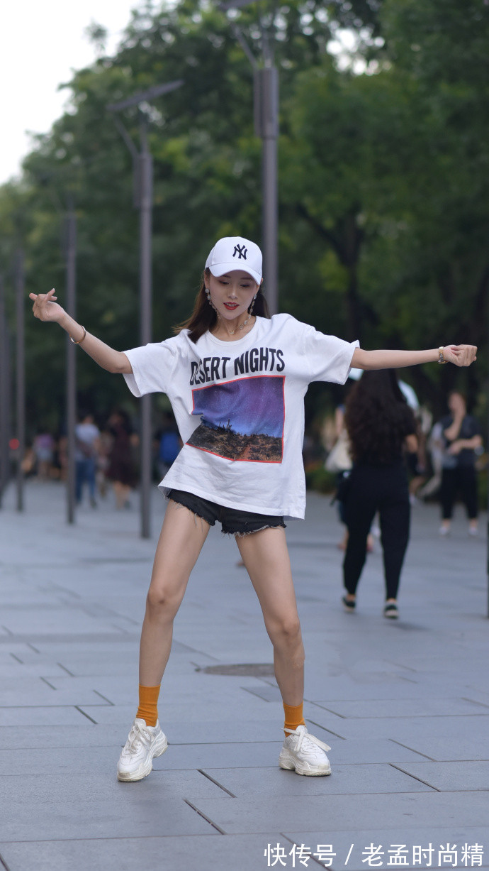 气质 街拍路人,时尚唯美的穿搭参考,让你的气质更上一层楼