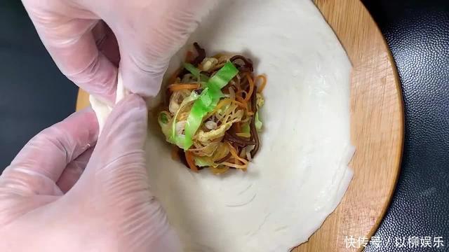 教你做懒人馅饼,不用“水”不“和面”,外酥里香吃了还想吃