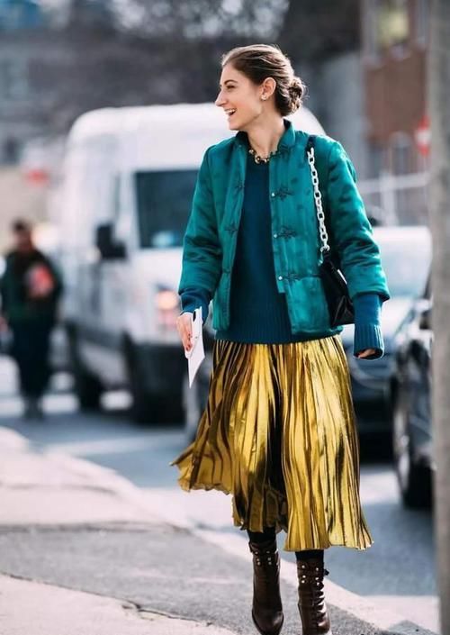 ?穿来穿去，还是觉得羽绒服最配“裙子”，时髦显气质，还保暖