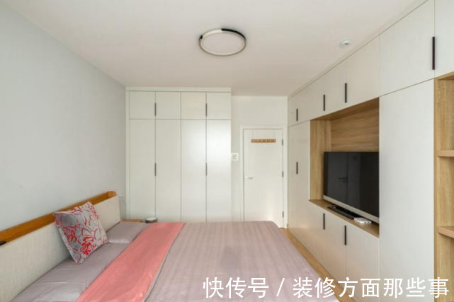 收纳|90平现代简约三居室，门口玄关设计温馨实用