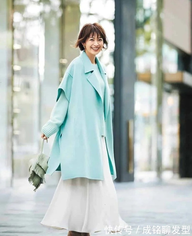 时尚 女人不管四十还是五十,尽量少穿黑色大衣,这四种高级色时尚减龄