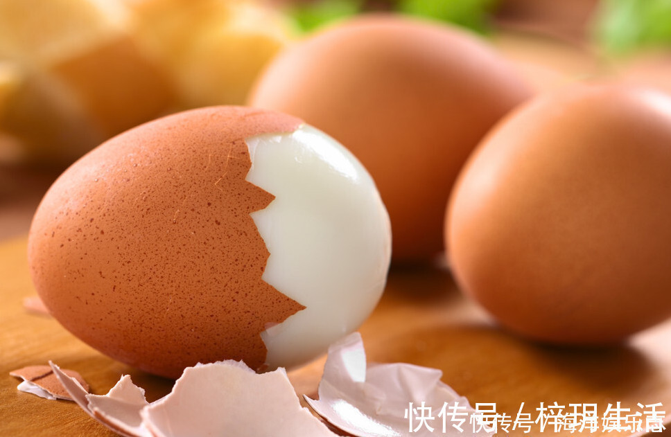 煮鸡蛋|天热煮鸡蛋,直接下锅煮就错了,教你一招,鸡蛋又香又嫩还好剥壳