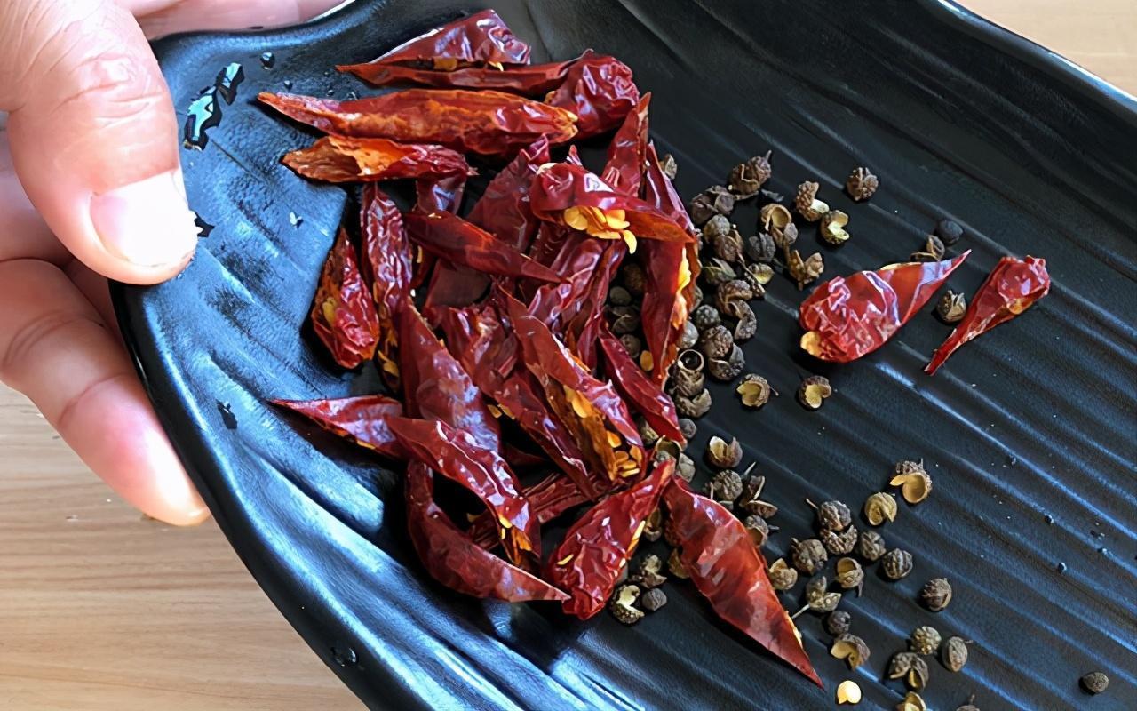 教你自制酒鬼花生,3块钱一大盘,嘎嘣脆,营养实惠,还可当零食