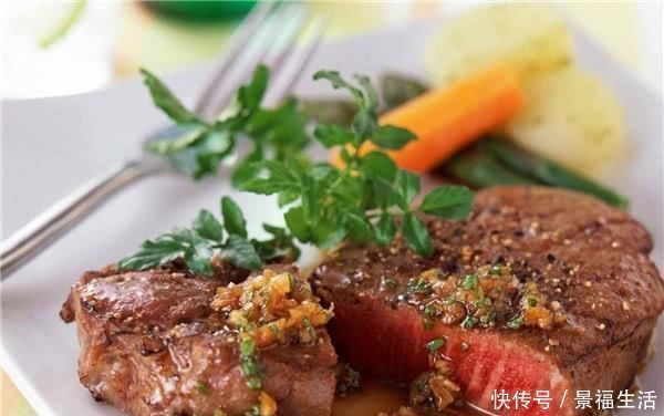 同样一块牛排,西方厨师尝一口试味道,为何看不出有吃过的痕迹