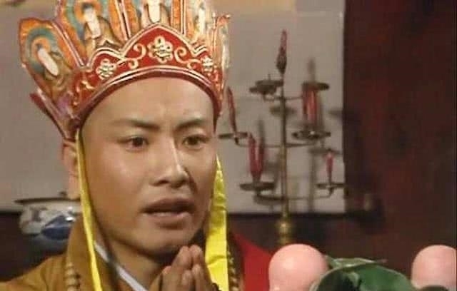 金蝉子|金蝉子只是敬镇元子一杯茶,却换来他两个人参果你看茶里泡了啥