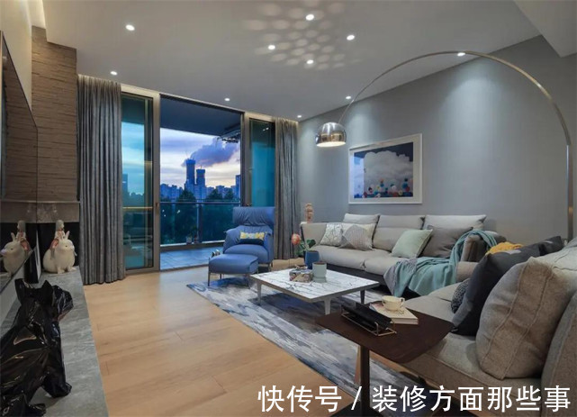 装修|134平现代简约风三居室,大理石的悬空电视柜装饰画很有特色