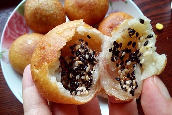 入秋后,儿子总喊我做它,烫点面粉就能做,外脆内甜,个个鼓大泡