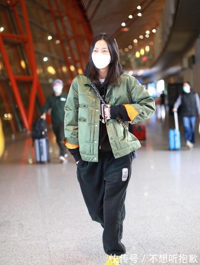 卫衣 刘雯又把卫衣穿火了,这么搭配保暖舒适又时髦,特适合秋冬季!