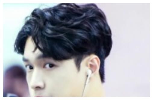 张艺兴：上节目后恶评不断，他是如何从顶流变成“老鼠屎”的？