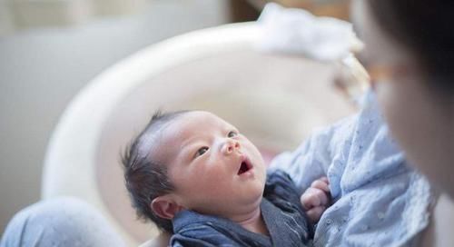 医生|刚出生的婴儿,若有这3种表现,说明他在'娘胎里'过得很滋润