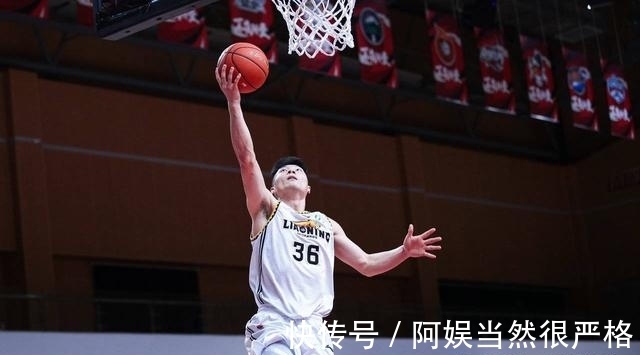 杨鸣|辽宁男篮拒绝交易!争议后卫留队成功,杨鸣再给他一次机会