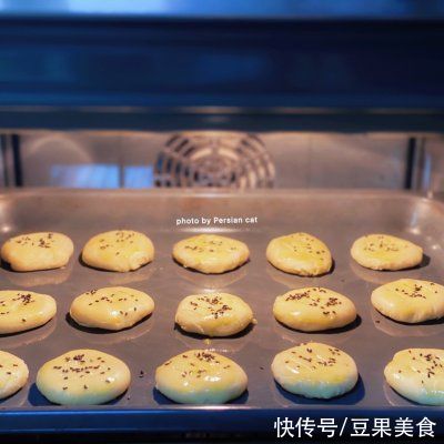 #安佳万圣烘焙奇妙夜#折叠法的糯米馅儿老婆饼