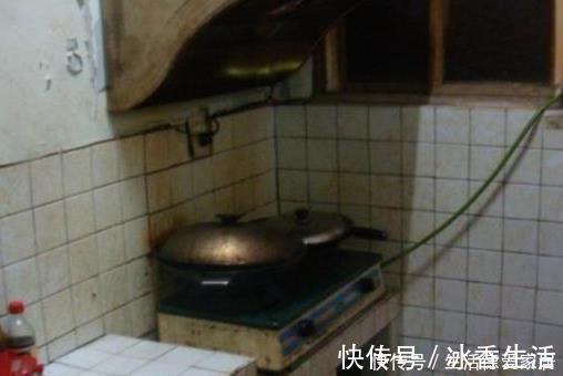 抽油烟机|厨房油污又黏又厚？别用洗洁精，教你3招，老油灶也能闪闪发光！