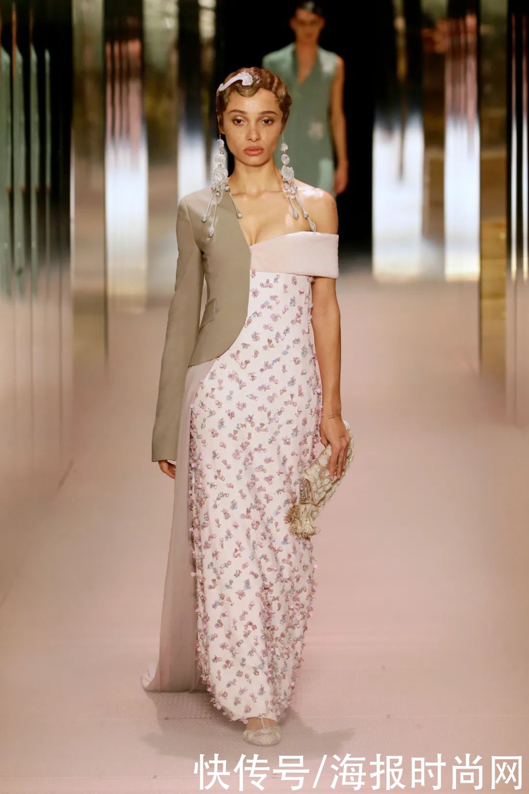 高定周｜打开FENDI这本，关于家人、关于爱的浪漫手册