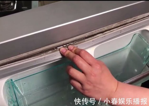 家里冰箱胶条发霉,别用水擦了!教你1招干净如新!
