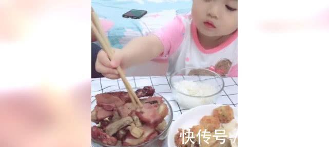 小姑娘|老公上辈子干了什么，这辈子得到了那么好的女儿，网友：好暖心！
