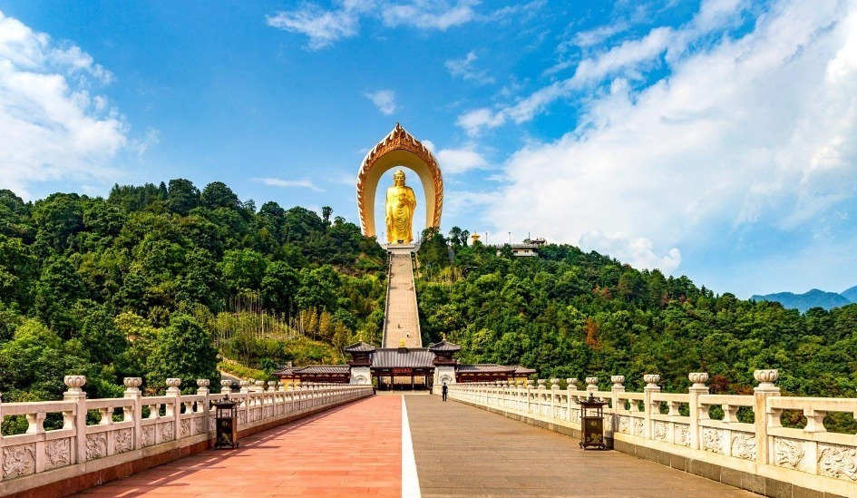 青莲花|中国最“傻的可爱”寺庙！门票不收斋饭随意吃但一种人不能进