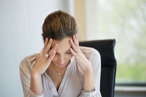 女性|3類人容易深陷抑郁，尤其是女性，希望你不在其中