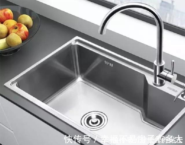 看上去很美|每次洗碗弄的到处都是水！听完内行人的建议，才知是厨房水槽的过！