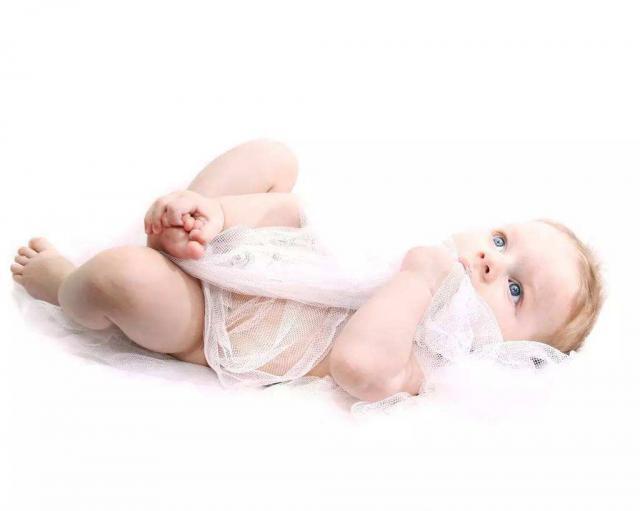 发育|宝宝几个月能翻身、会爬、走路、说话 赶紧对照下!