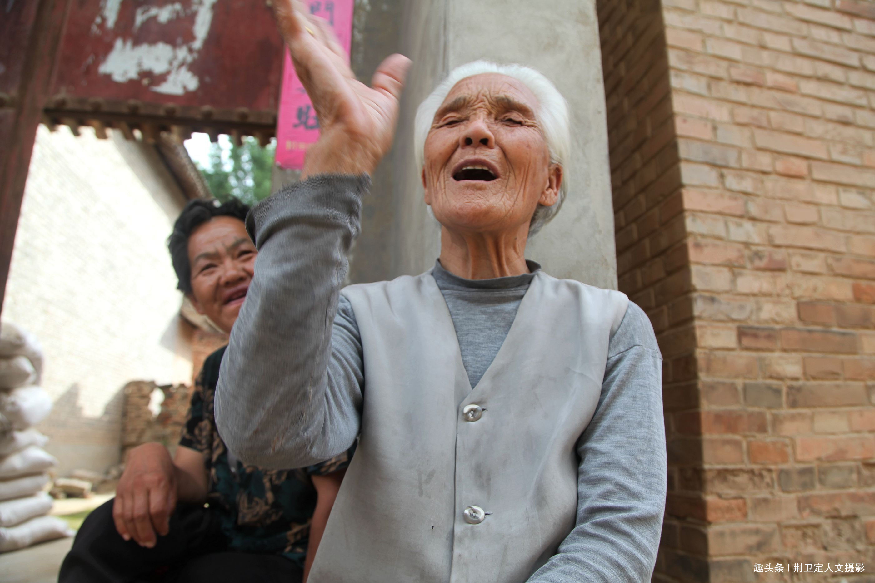 大人参|鸟粪落入8旬老人家中,长出大人参有人说价值10万,看是啥样