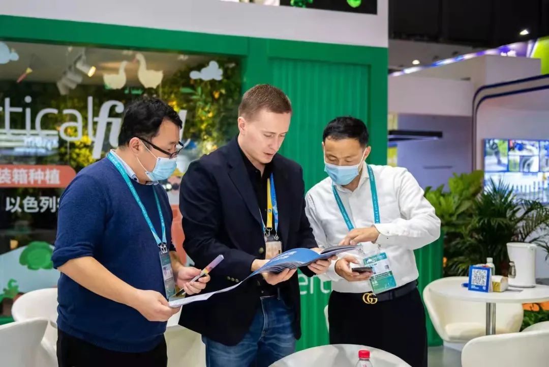 伊万@听外国参展商讲述“缘分”的故事…… | 进博会时间