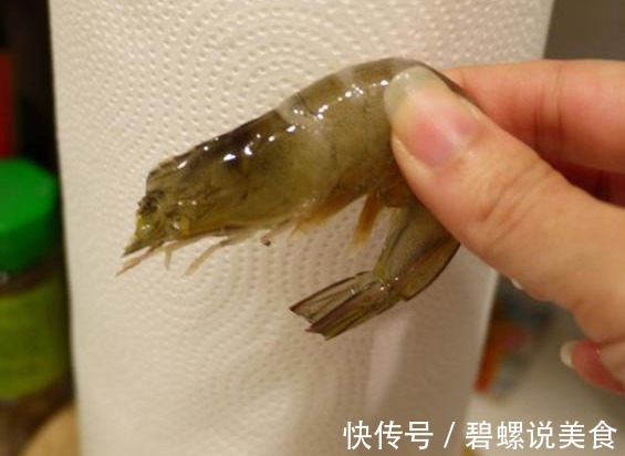 大虾别再吃水煮了，酒店大厨教你做法，5斤不够吃，1盘接1盘
