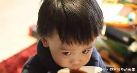 孩子|越来越多的娃“性早熟”,医生苦劝这些在黑名单的食物,别喂了