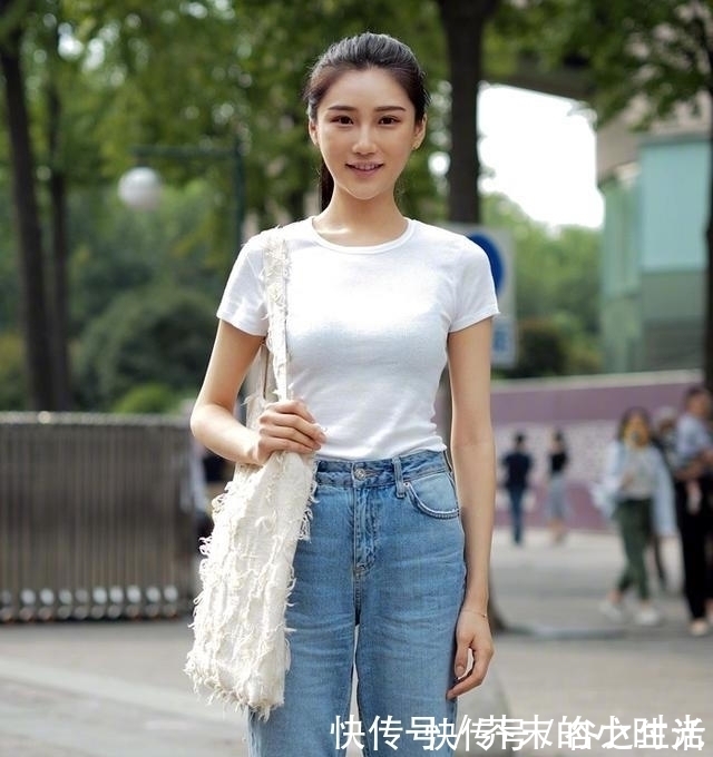 优雅 牛仔裤休闲不失潮流的感觉,整个人看上去非常优雅大方