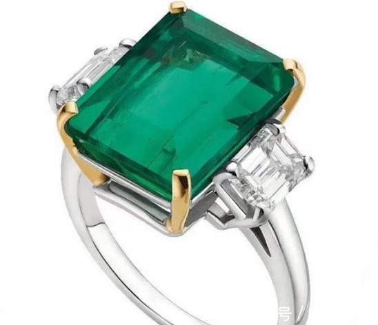 价值不菲的祖母绿,搭配合适,佩戴在身让你变得浓郁而充满生机感