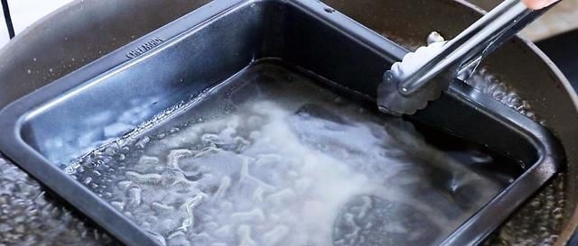 比例|做凉皮太复杂了,教你一种懒人做法,掌握淀粉水的比例很重重要